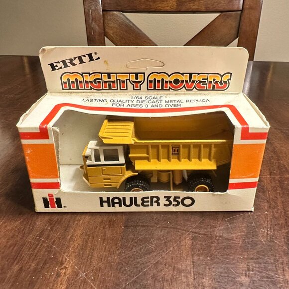 Ertl Mighty Movers Hauler 350 & Scraper 412B 1/64 Scale Die-Cast Models - Picture 4 of 6